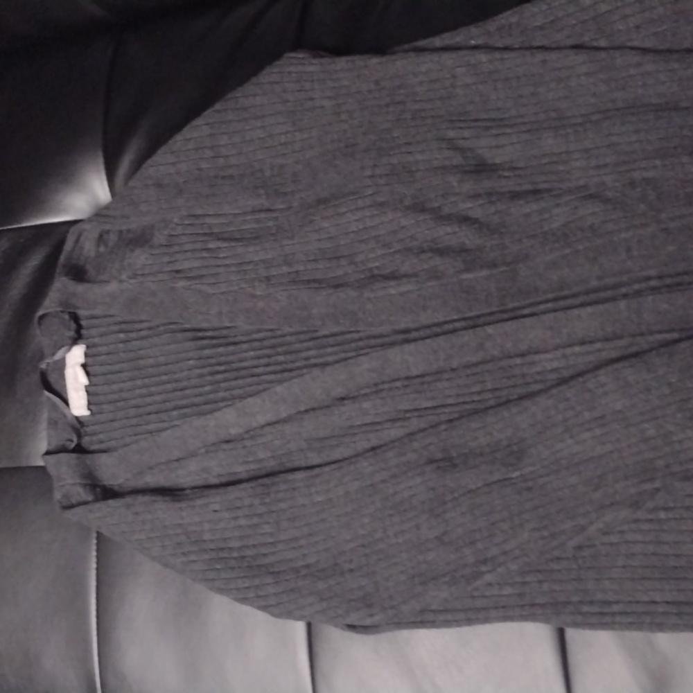 Grey Long Sleeve, Thigh length, Button less sweater Size M